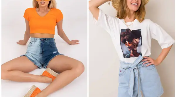 Dwie kobiety w letnich stylizacjach. Jedna w pomarańczowym crop topie i dwukolorowych, krótkie szerokie spodenki. Druga w białej koszulce z nadrukiem i jasnych, krótkie szerokie spodenki z wiązaniem.