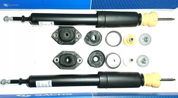 Dwa amortyzatory Sachs i akcesoria, idealne do BMW E90 tył.