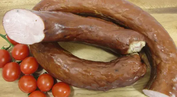 Gdzie kupić kiełbasę lisiecką? Sprawdzone miejsca i porady na zakupy