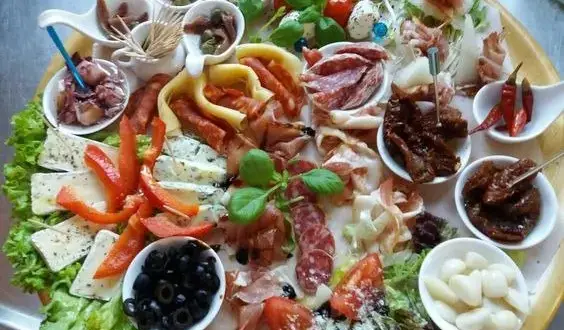 Gdzie zjeść w Kutnie? Odkryj najlepsze lokale gastronomiczne