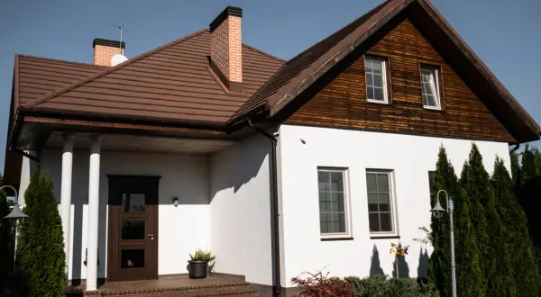 Ile kosztuje elewacja budynku? Sprawdź ceny, oszczędności i najlepsze opcje