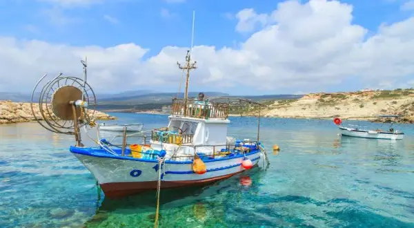 Ile dokładnie trwa lot z Warszawy do Pafos? Sprawdź czas podróży na Cypr!