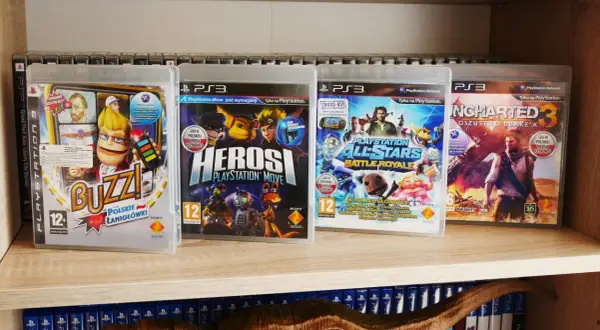 Kolekcja najlepszych gier na PS3: Buzz! Polskie Łamigłówki, Héroes PlayStation Move, PlayStation All-Stars Battle Royale i Uncharted 3.