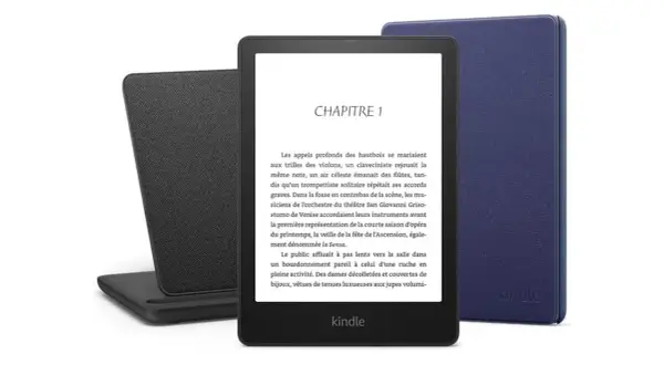 Liseuse Kindle affichant "Chapitre 1". Un autre appareil Kindle est visible à côté, montrant c'est quoi un format Kindle.