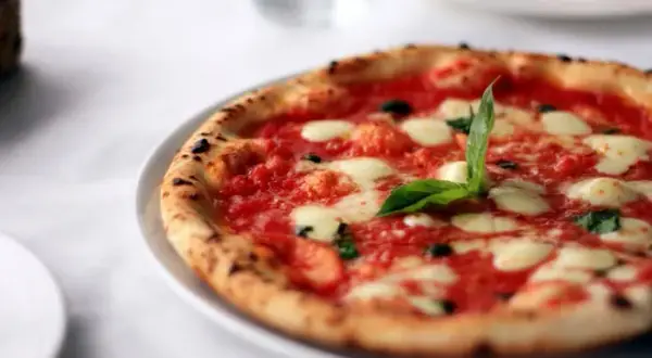 Pizza Margherita : les 5 ingrédients secrets pour l'authentique saveur