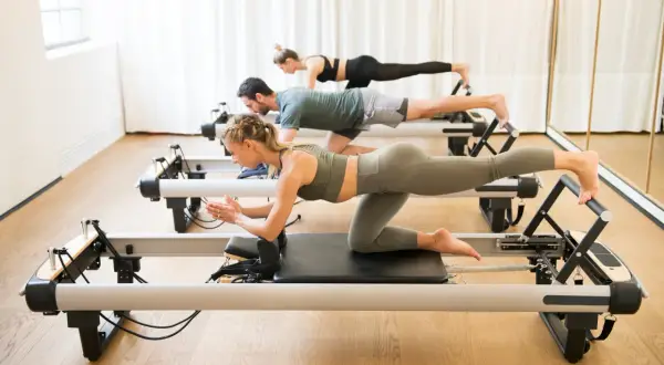 Pilates: Ile kalorii spalisz? Sprawdź fakty i mity!