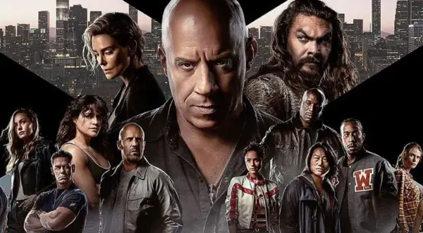 Dominic Toretto i jego ekipa w filmie Szybcy i wściekli 11. W tle widać panoramę miasta.