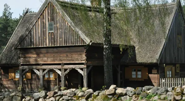 Skansen wsi w Polsce: odkryj tradycję i kulturę ludową
