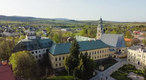 Sudety Międzylesie: najlepsze szlaki, noclegi i atrakcje turystyczne w górach