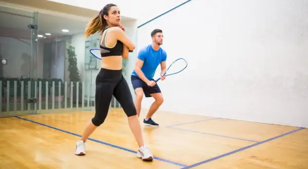 Squash dla początkujących: Kompletny przewodnik i korzyści