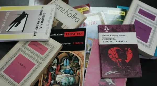 Książki: "Cierpienia młodego Wertera", "Faust", "Proces", "Lord Jim". To lektury szkolne, idealne do streszczenia ballady i romanse.