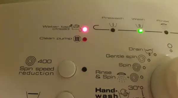 Kontrolki w zamrażarce Whirlpool: rozszyfruj sygnały i uniknij awarii