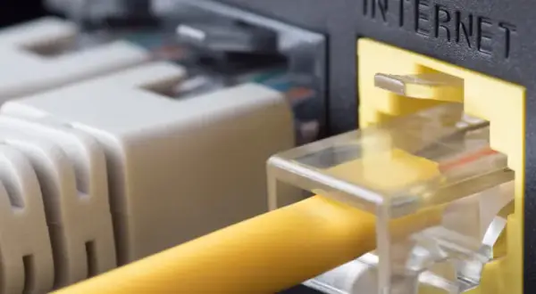 Co to jest kabel Ethernet i dlaczego warto go używać w sieci?