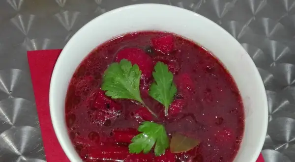 Ile kalorii ma zupa buraczkowa? Zaskakujące fakty o jej kaloryczności