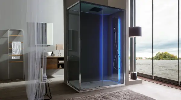 Cabina doccia moderna con luci blu per un'esperienza di doccia cromoterapia rilassante.