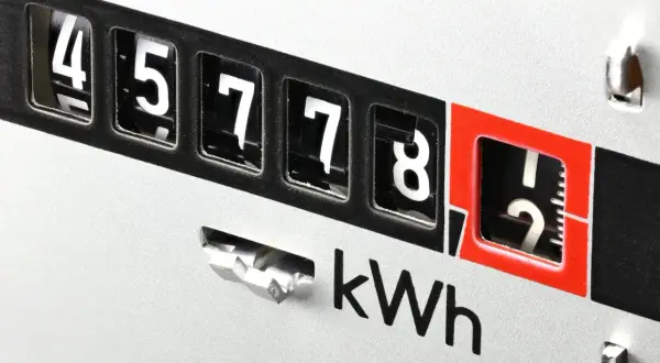 Licznik energii pokazuje 45778.2 kWh. Zastanawiasz się, ile kosztuje prąd?
