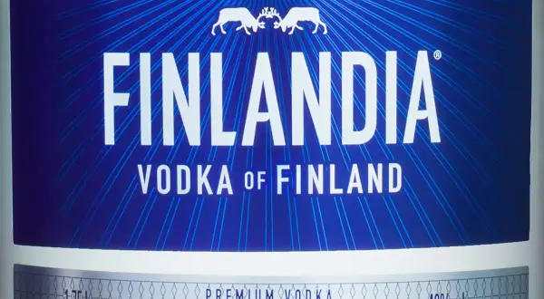 Finlandia 1l cena: wódka z Finlandii, 40% vol, z czystej wody lodowcowej i fińskiego jęczmienia.