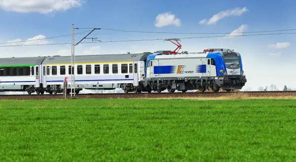 Czy TLK to InterCity? Poznaj kluczowe różnice i komfort podróży
