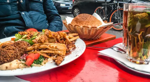 Berlin gdzie zjeść: odkryj najlepsze miejsca na pyszne jedzenie
