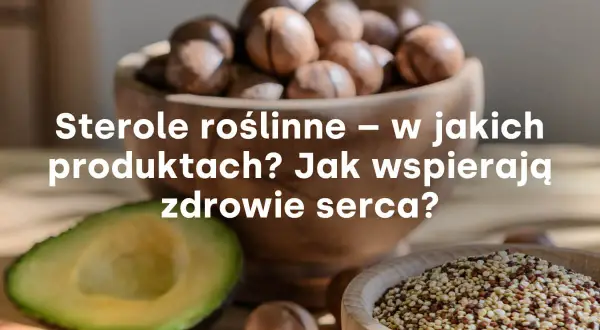 Awokado, orzechy i komosa ryżowa w drewnianych miseczkach.