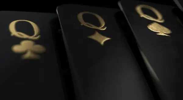 Regine dorate su carte nere, un mazzo di carte più costoso al mondo.
