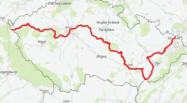 Mapa z zaznaczoną trasą rowerową przez Czechy, od zachodniej granicy, przez Pragę, Brno, aż po Ostrawę. Piękne trasy rowerowe Czech czekają!