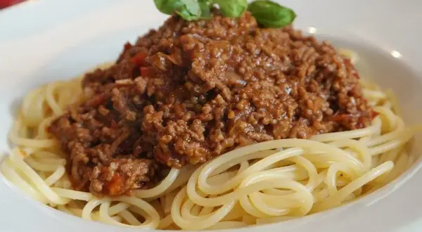 Ile kalorii ma spaghetti z mięsem mielonym? Zaskocz się i odchudź!