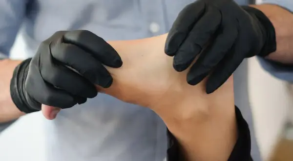Czym się różni fizjoterapeuta od rehabilitanta – kluczowe różnice i wybór
