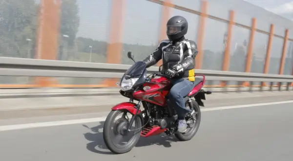 Czy po autostradzie można jechać motocyklem? Sprawdź ważne przepisy