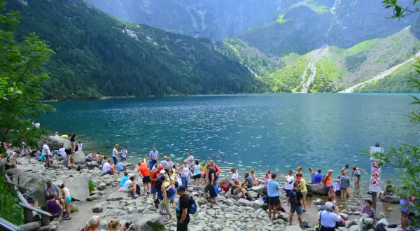 Morskie Oko: Szlak otwarty? Zobacz, jak bezpiecznie zaplanować wycieczkę