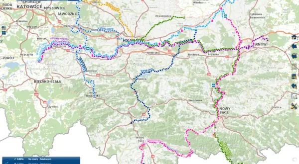 Mapa z zaznaczonymi trasami rowerowymi w okolicach Nowego Sącza i Krakowa.