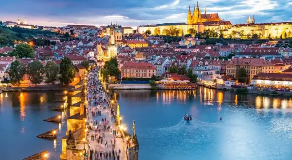Praga: Najpiękniejsze miejsca. Ikony, widoki i sekrety miasta.
