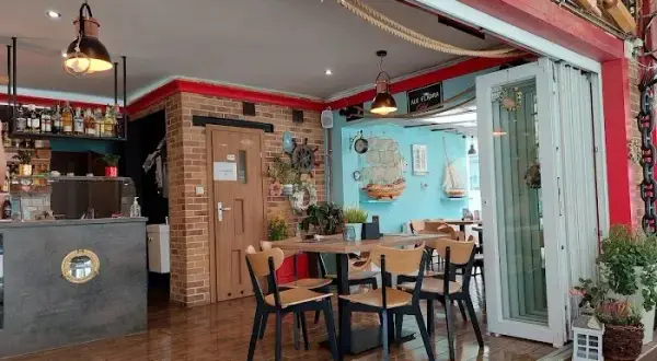 Mielno: Gdzie zjeść? TOP restauracje, świeże ryby, tanie obiady!