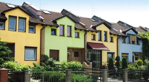 Czym malować elewacje, aby uzyskać trwały i estetyczny efekt?