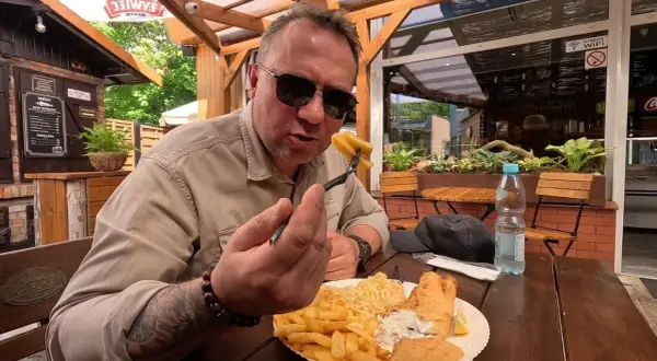 Darłówko: Gdzie zjeść? Od ryby po gofry smaki, które pokochasz!