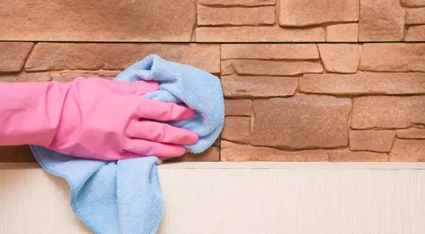 Usuń kamień dekoracyjny bez uszkodzeń! Poradnik krok po kroku