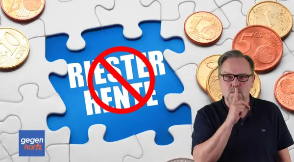 Mann mit Brille macht "psst" vor Puzzleteil mit durchgestrichener "Riester Rente". Euro-Münzen liegen herum.