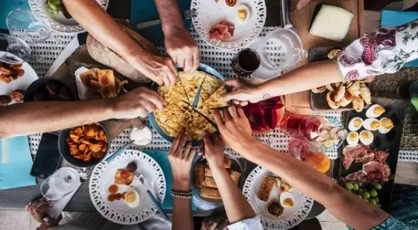 Gdzie zjeść w Lesznie? Odkryj najlepsze restauracje i smaki