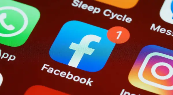 Jak włączyć tłumaczenie na Facebooku i zrozumieć obcojęzyczne posty