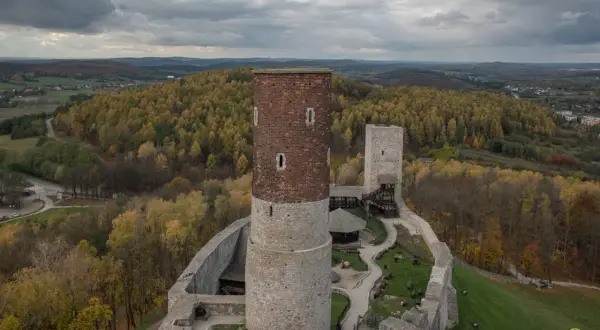 Góry Świętokrzyskie: Atrakcje od gołoborzy po centra nauki