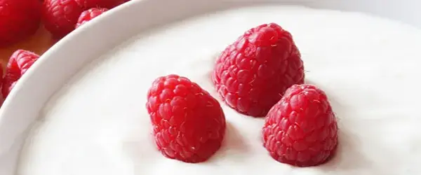 Ile kcal ma jogurt owocowy? Zaskakujące różnice w kaloriach!