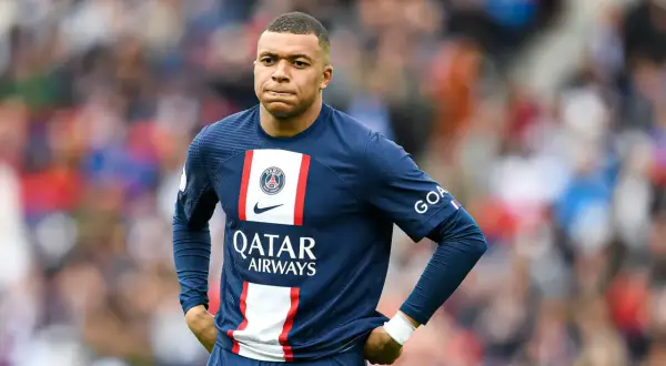 Ile naprawdę zarabia Mbappé w PSG? Zaskakujące fakty o wynagrodzeniu