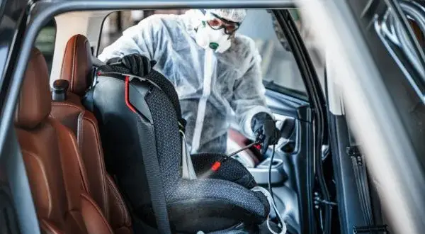 Jak skutecznie wyczyścić siedzenia w samochodzie domowymi sposobami bez uszkodzeń