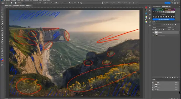 Schermata di Photoshop con un paesaggio di scogliere, evidenziato con segni rossi e blu. Si vedono strumenti di editing e pannelli, inclusi i livelli e i canali, suggerendo un lavoro di fotoritocco con tecniche come il **color dodge**.
