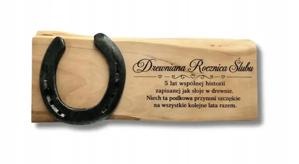 Drewniana podkowa na szczęście z napisem "5 rocznica ślubu".