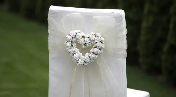 Jak ustroić krzesło komunijne? Inspiracje i praktyczne porady DIY