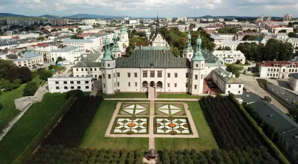 Pałac Biskupów Kielce: praktyczny informator dla zwiedzających 2025