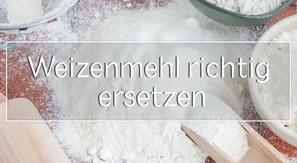 Mehlhaufen mit Sieb und Holzschaufel. Hier erfährst du, wie du Weizenmehl richtig ersetzen kannst, auch wenn du kein Mehl Typ 00 vergleichbar hast.