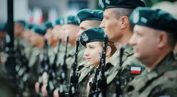 Czy po WOT można iść na zawodowego żołnierza? Oto wymagania i kroki