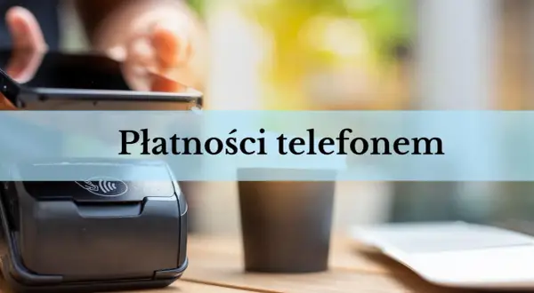 Zbliżenie na terminal płatniczy i smartfon, pokazujące, jak płacić telefonem w sklepie.